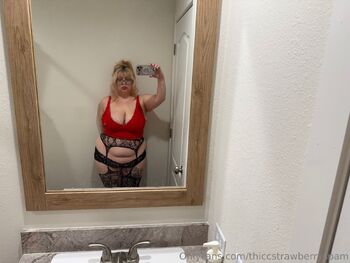 Thiccstrawberr / thiccstrawberryspam nude photo #37