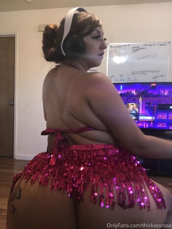 Issa ros / thickassrose nude photo #15