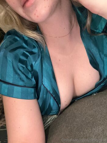 Tinky on / tinkyone nude photo #14