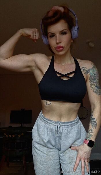 Mistress Titania Span / titania30 nude photo #4