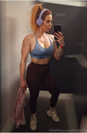 Mistress Titania Span / titania30 nude photo #7