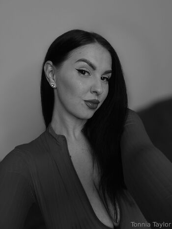 TonniaTaylo / tonnia nude photo #12