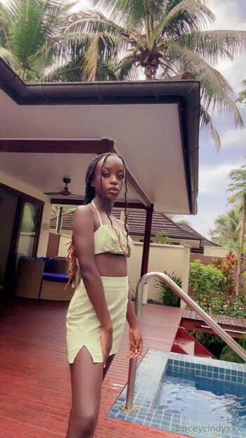 PETITE GF / traceycindyxxx nude photo #4