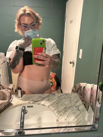 Tranny Quee / trannyqueen nude photo #23