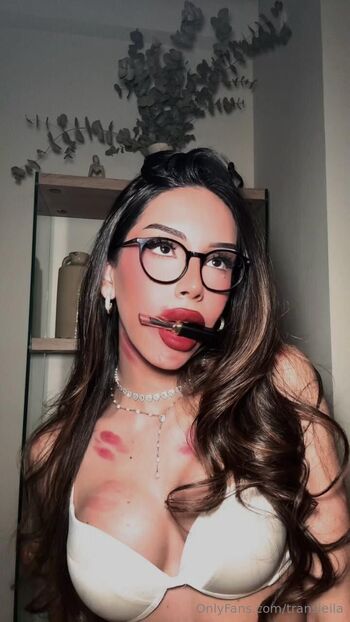 Leila / transleila nude photo #18