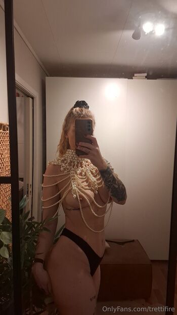 Trettifir / trettifire nude photo #10