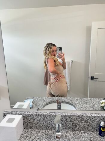 Trici / tricia.marchese nude photo #9