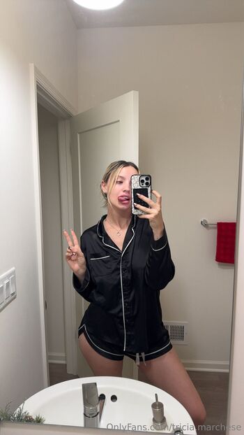 Trici / tricia.marchese nude photo #12