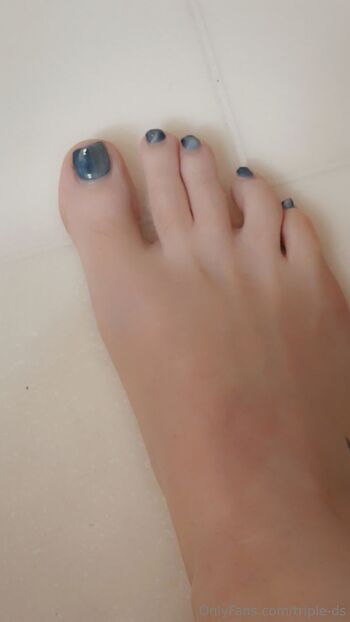 Bridge / triple-ds nude photo #10