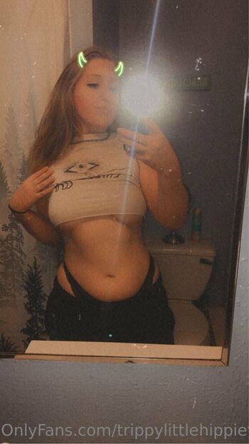 Mackenzie / trippylittlehippiefreak nude photo #23