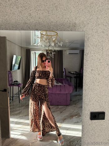 Trisha Schneide / trishaschneider nude photo #4