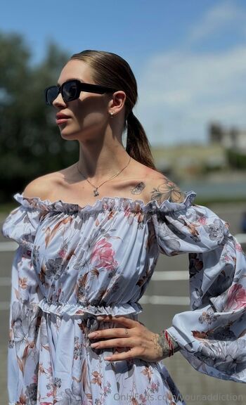 Trisha Schneide / trishaschneider nude photo #6