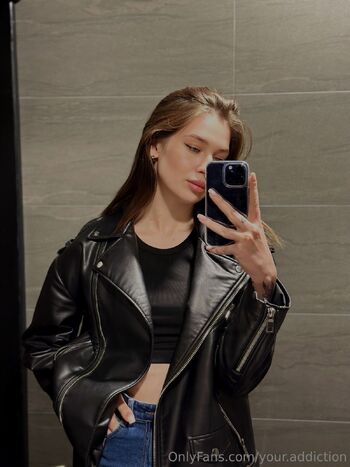 Trisha Schneide / trishaschneider nude photo #8