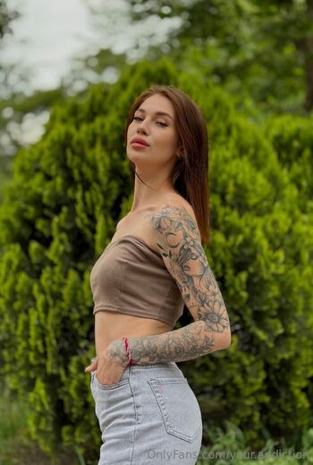 Trisha Schneide / trishaschneider nude photo #14