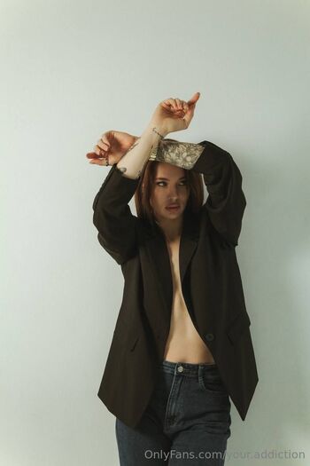 Trisha Schneide / trishaschneider nude photo #18