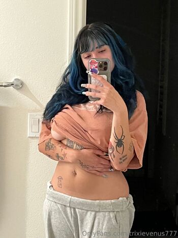 trixievenus777 nude photo #17