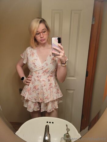 Sylvie Fa / tsfaebiee nude photo #2