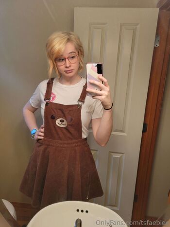 Sylvie Fa / tsfaebiee nude photo #5