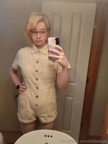 Sylvie Fa / tsfaebiee nude photo #6