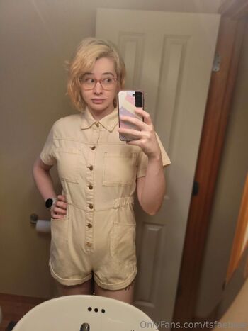 Sylvie Fa / tsfaebiee nude photo #7