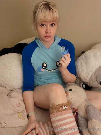 Sylvie Fa / tsfaebiee nude photo #33