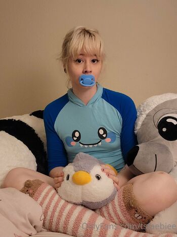 Sylvie Fa / tsfaebiee nude photo #36