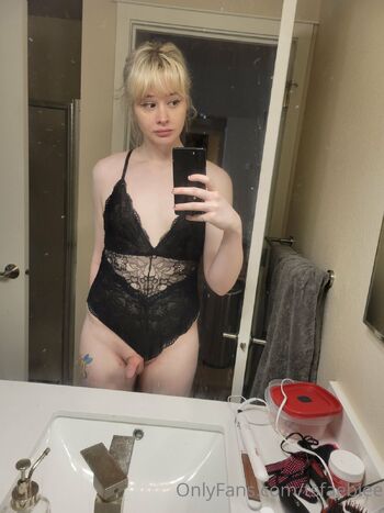 Sylvie Fa / tsfaebiee nude photo #39