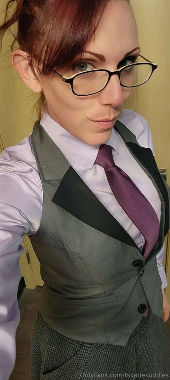 Katie Madiso / tskatiekuddles nude photo #1