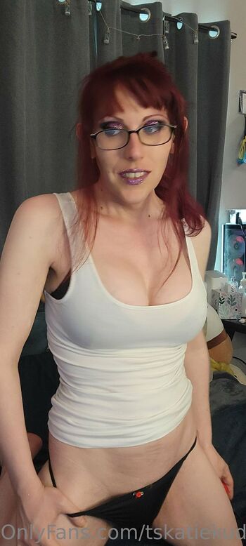 Katie Madiso / tskatiekuddles nude photo #8