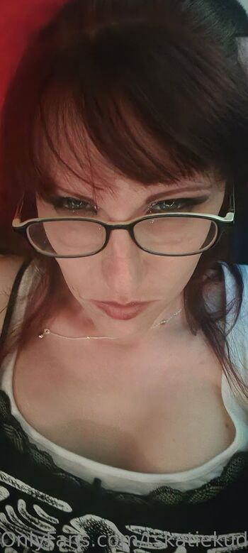 Katie Madiso / tskatiekuddles nude photo #15