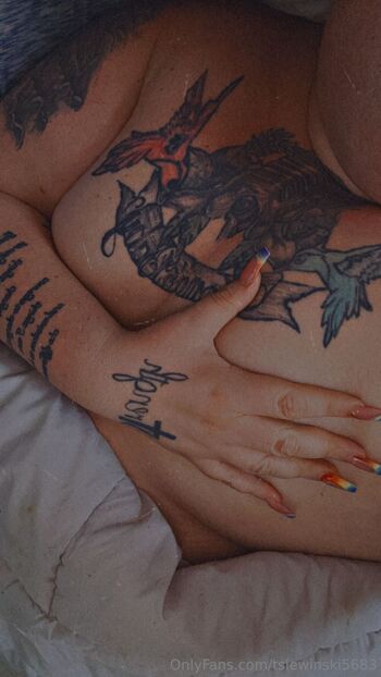 Monika Lewinsk / tslewinski5683 nude photo #1