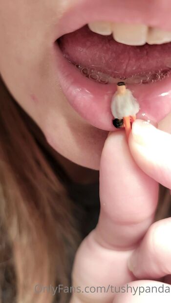 Giantess TushyPand / tushypanda nude photo #16