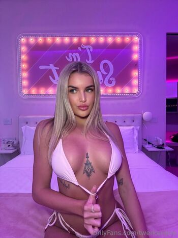 arianarose / twerkariana nude photo #22