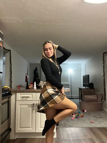 Tessas Asset / twistnteased nude photo #34