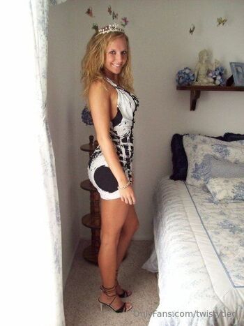 TwistyTie / twistytied nude photo #26