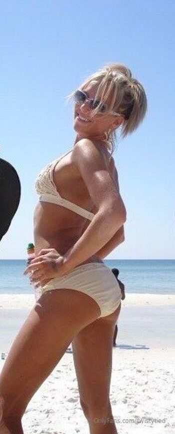 TwistyTie / twistytied nude photo #30