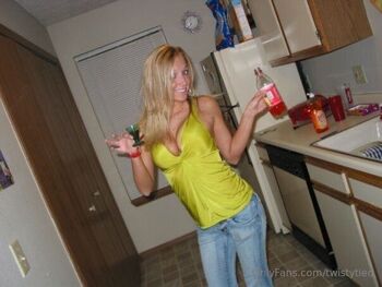 TwistyTie / twistytied nude photo #36