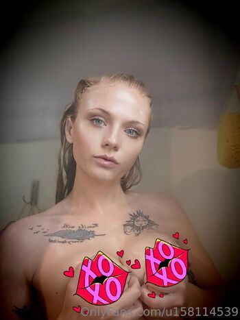 Naughtywife9 / u158114539 nude photo #1