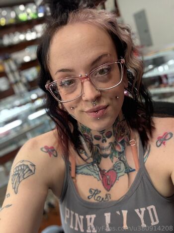 Inkedbabe_199 / u380914208 / thickmechanicchick / inkedbabe_1995 nude photo #4