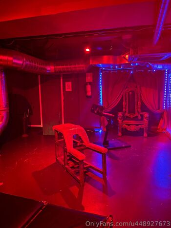 Vickyshedonis / u448927673 nude photo #1