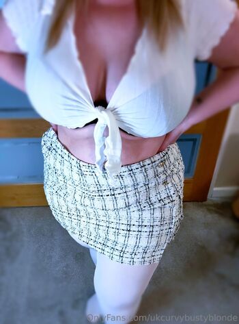 CurvyBlond / ukcurvybustyblonde nude photo #11