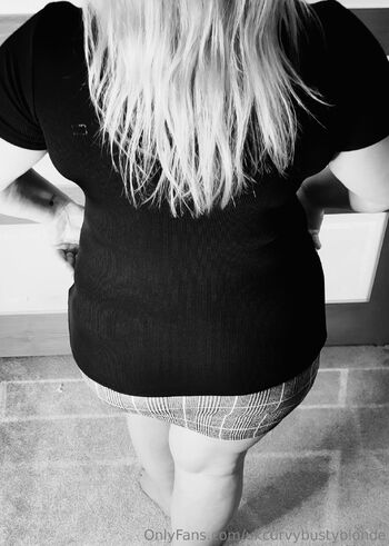CurvyBlond / ukcurvybustyblonde nude photo #26