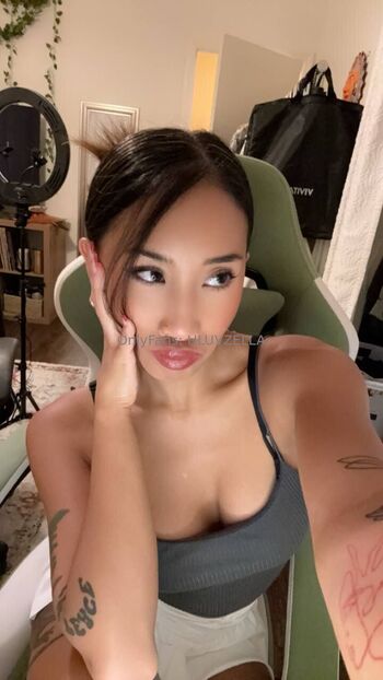 ZELL / uluvzella nude photo #12