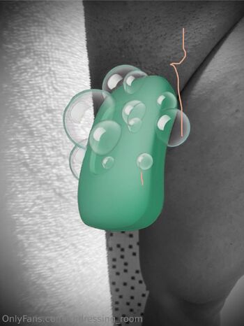 QueenDomin / undressing_room nude photo #3