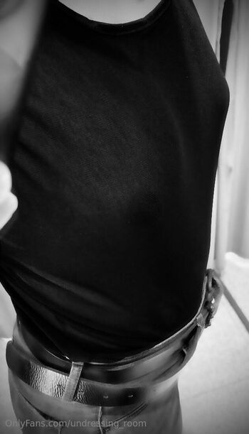 QueenDomin / undressing_room nude photo #15