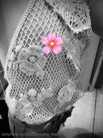 QueenDomin / undressing_room nude photo #16