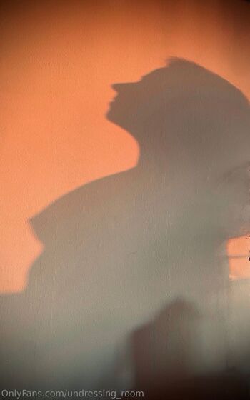 QueenDomin / undressing_room nude photo #18