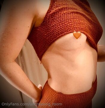 QueenDomin / undressing_room nude photo #24