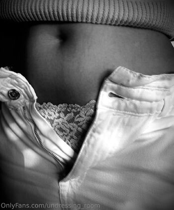 QueenDomin / undressing_room nude photo #26