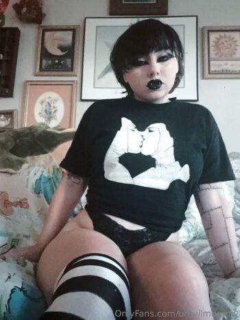 Raven / urevilmommy nude photo #2